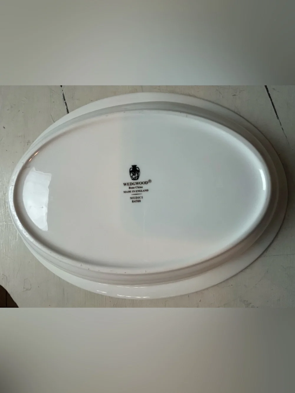 WEDGWOOD MEDICI R4588 Bone China Oval Vegetable Bowl Serving Dish England